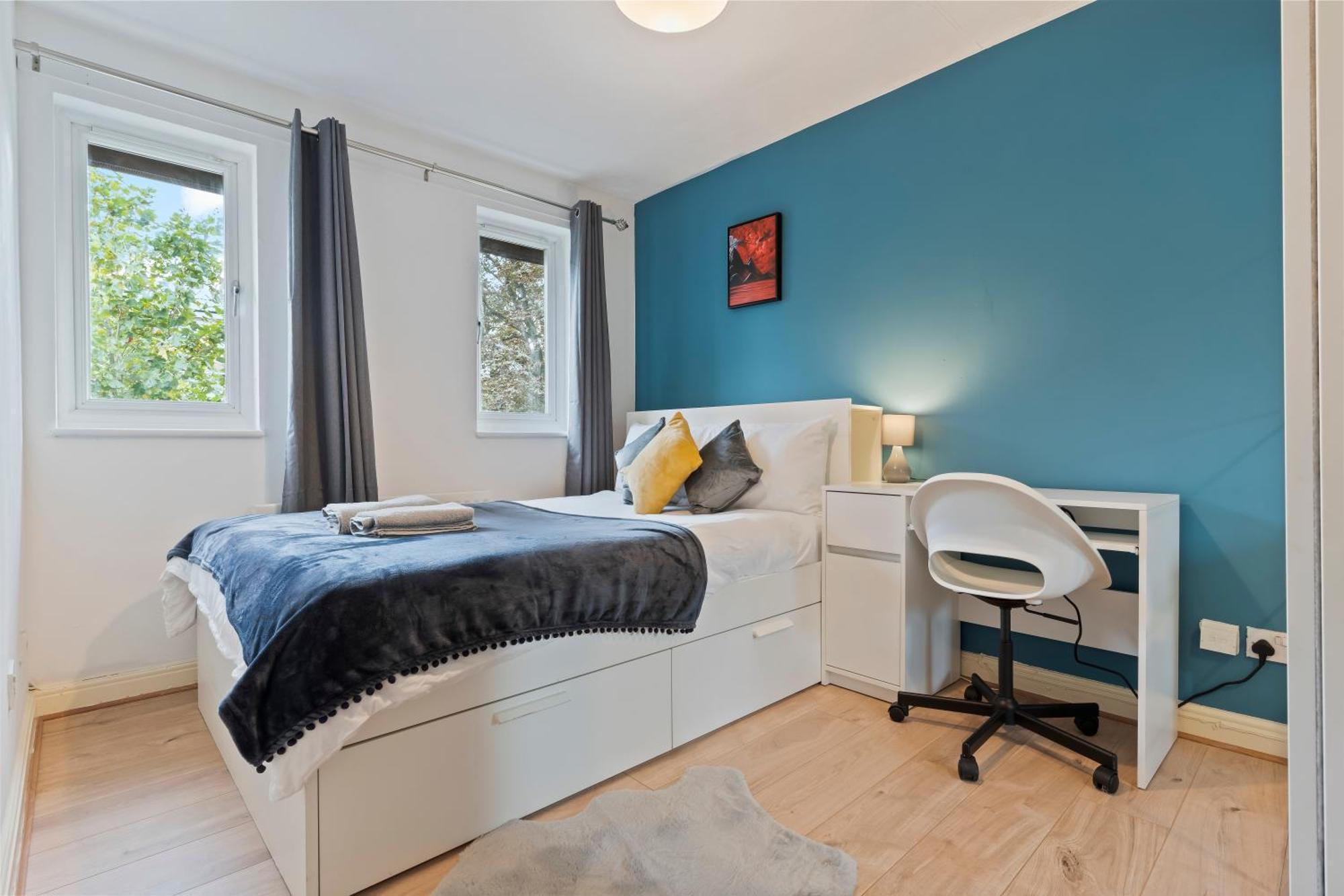 Lovely 4Br House In The City With Parking Лондон Экстерьер фото