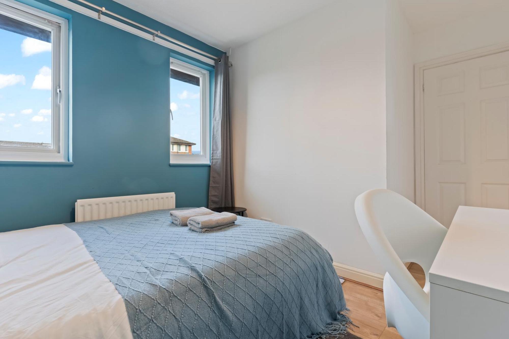 Lovely 4Br House In The City With Parking Лондон Экстерьер фото