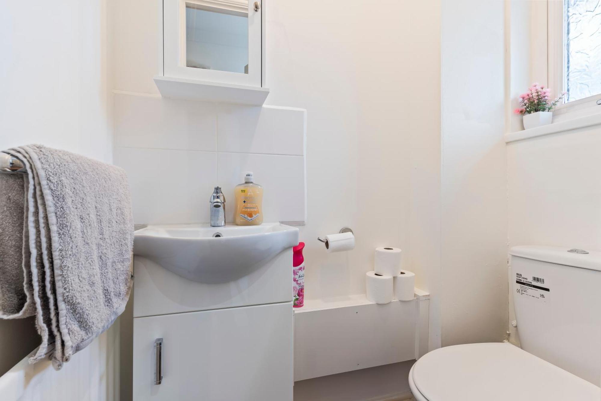 Lovely 4Br House In The City With Parking Лондон Экстерьер фото