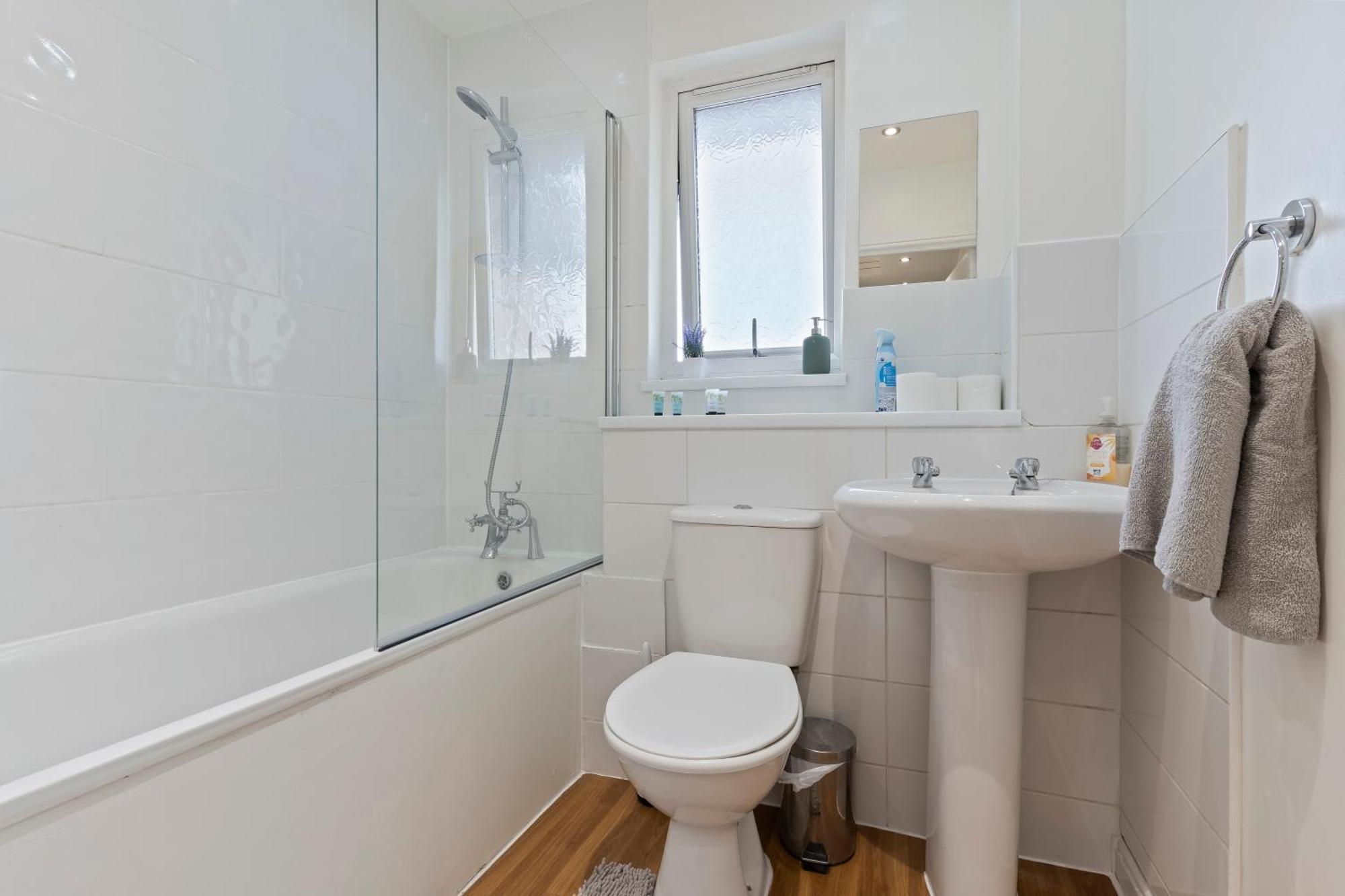 Lovely 4Br House In The City With Parking Лондон Экстерьер фото